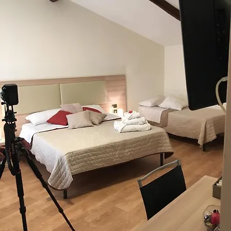 La Piazza فندق مبيت وإفطار جرانانو